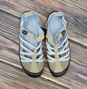 Women's 8.5 JSPORT shoes